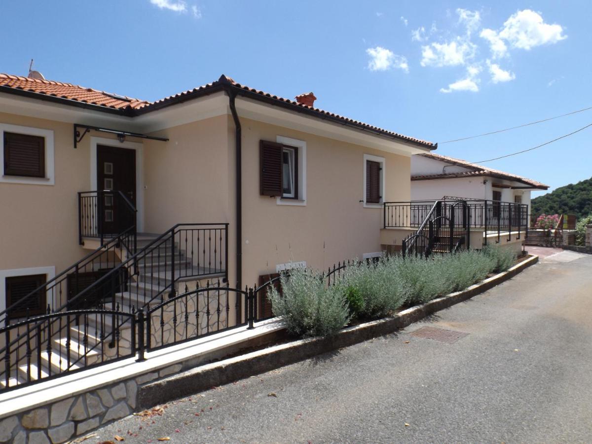Mošćenička Draga Apartments Villa Elma מראה חיצוני תמונה